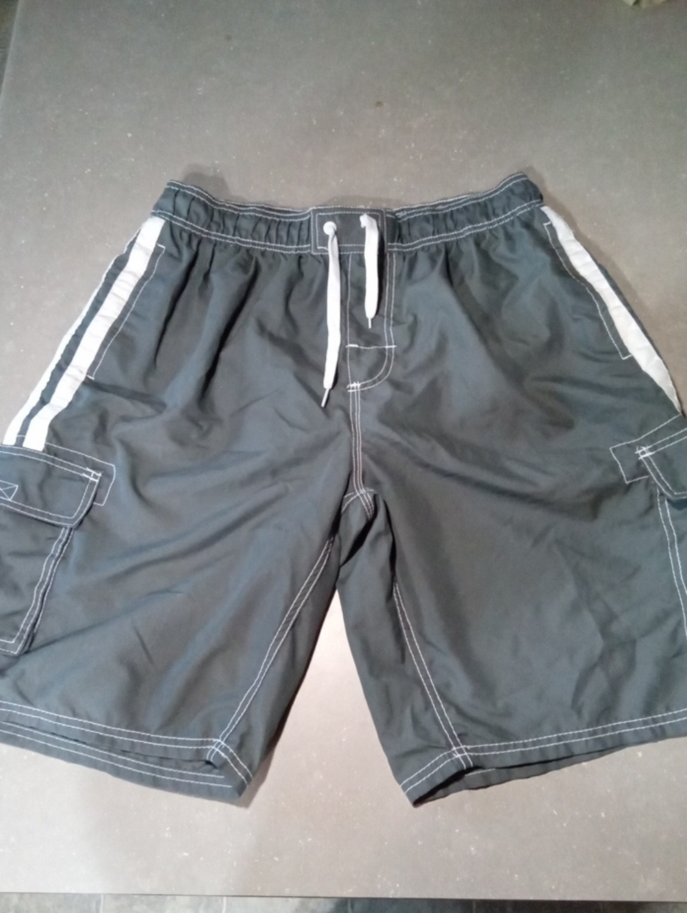 XL. Men's Black Cargo Shorts with White Trim and Drawstring. W/ Mesh Lining